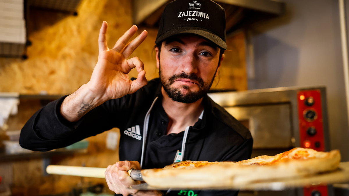 Marco Terrazzino świetnie odnalazł się w kuchni. Razem z Henrikiem Castegrenem przygotowywali pizzę!