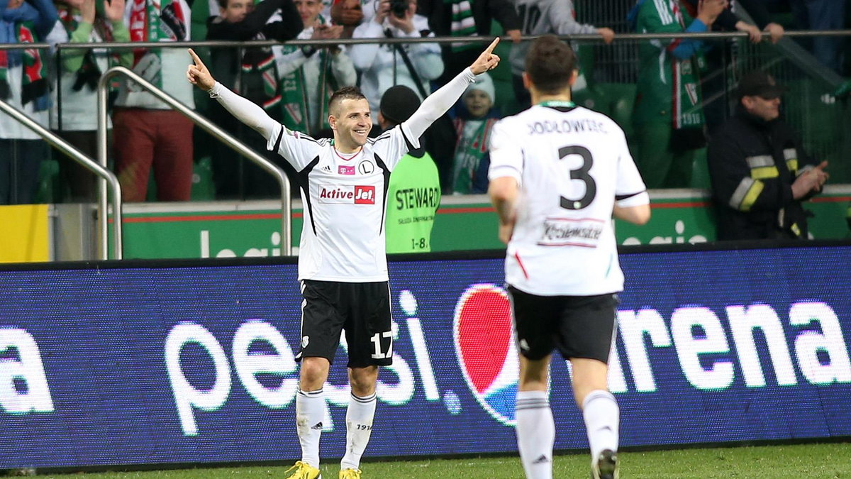 Tomasz Brzyski strzelił gola w meczu Legia - Pogoń 