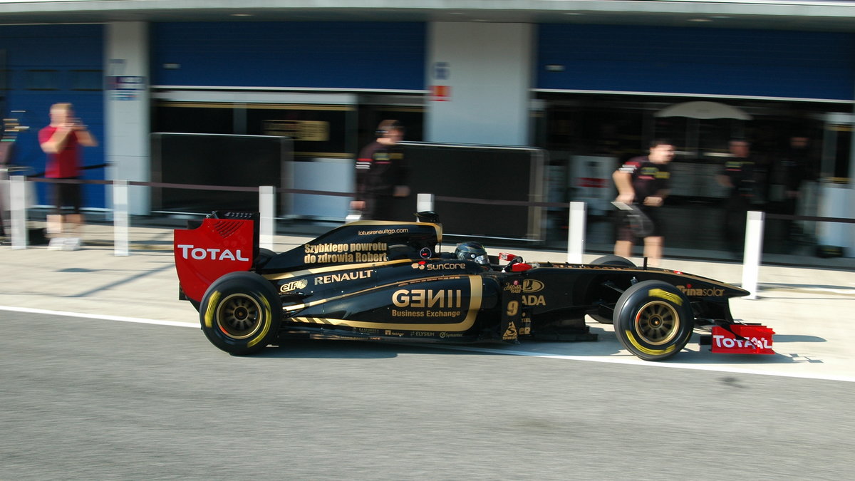 Nick Heidfeld w barwach Lotus Renault GP