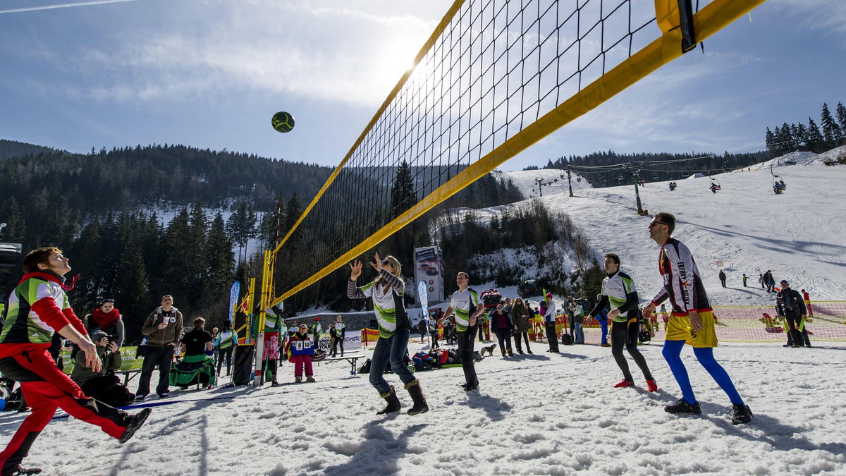 first volleyball tournament in the snow