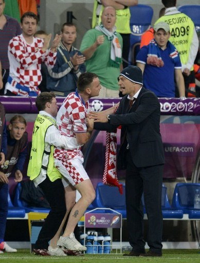Kibic całuje trenera Chorwacji
