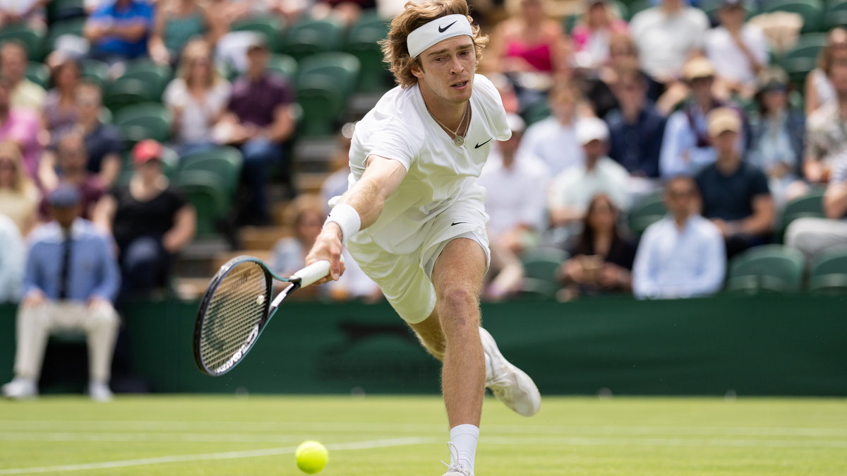 Rosjanin Andriej Rublow na Wimbledonie w 2021 r.