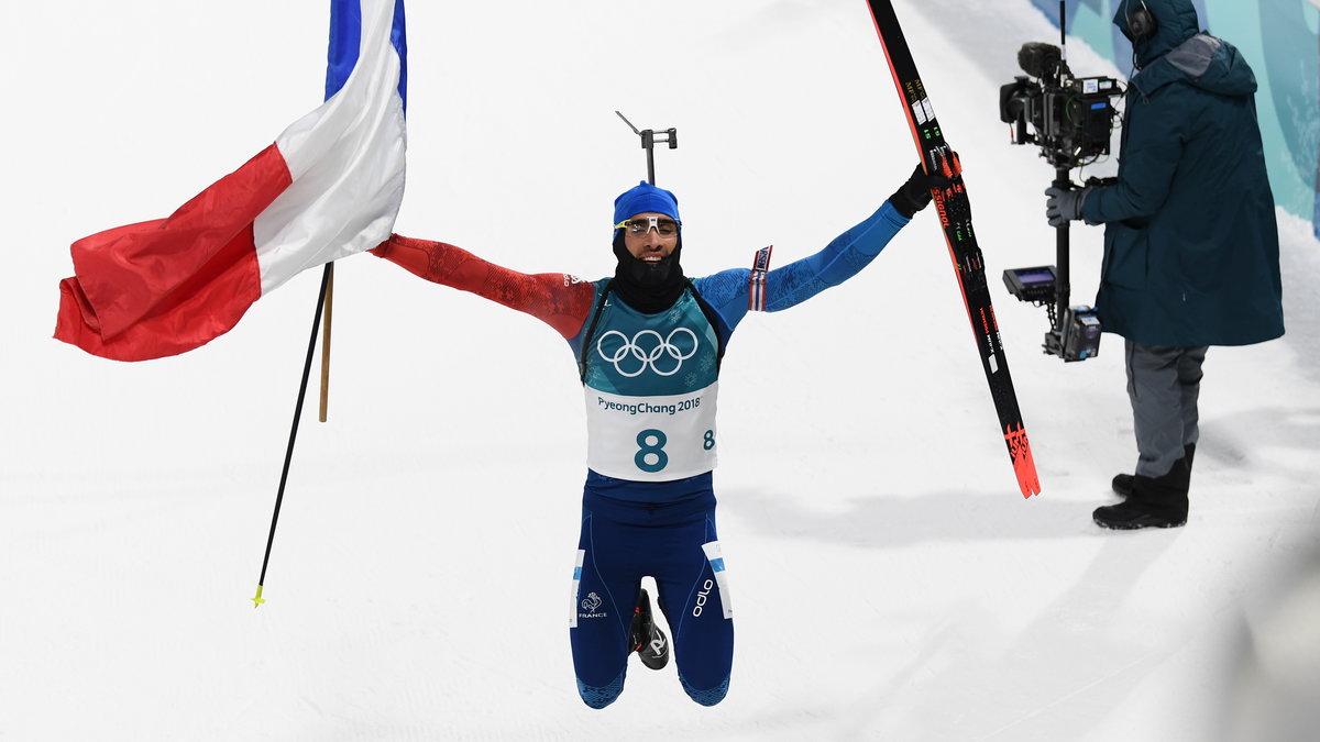 Martin Fourcade cieszy się ze złotego medalu