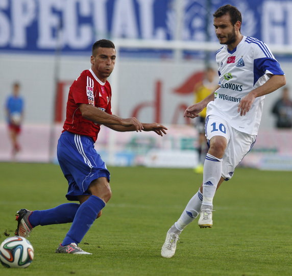 PIŁKA EKSTRAKLASA PIAST GLIWICE RUCH CHORZÓW (Carles Marc Martinez Filip Starzyński )