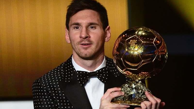 Lionel Messi ze Złotą Piłką FIFA
