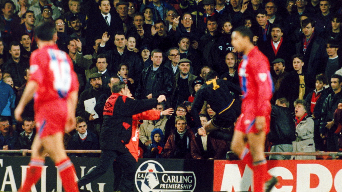 Eric Cantona w meczu z Crystal Palace w 1995 roku