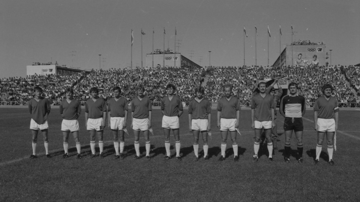 Piast Gliwice przed finałem Pucharu Polski 1983. Marek Majka stoi czwarty od lewej