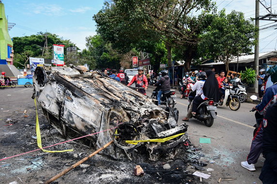 Zamieszki z obiektu przeniosły się na ulice Malang