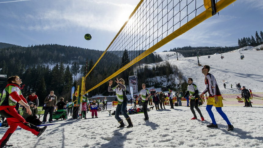 Snow volleyball