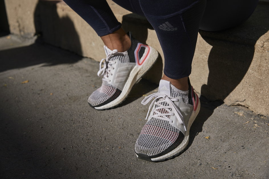 Adidas Ultraboost 19 to efekt współpracy biegaczy i projektantów