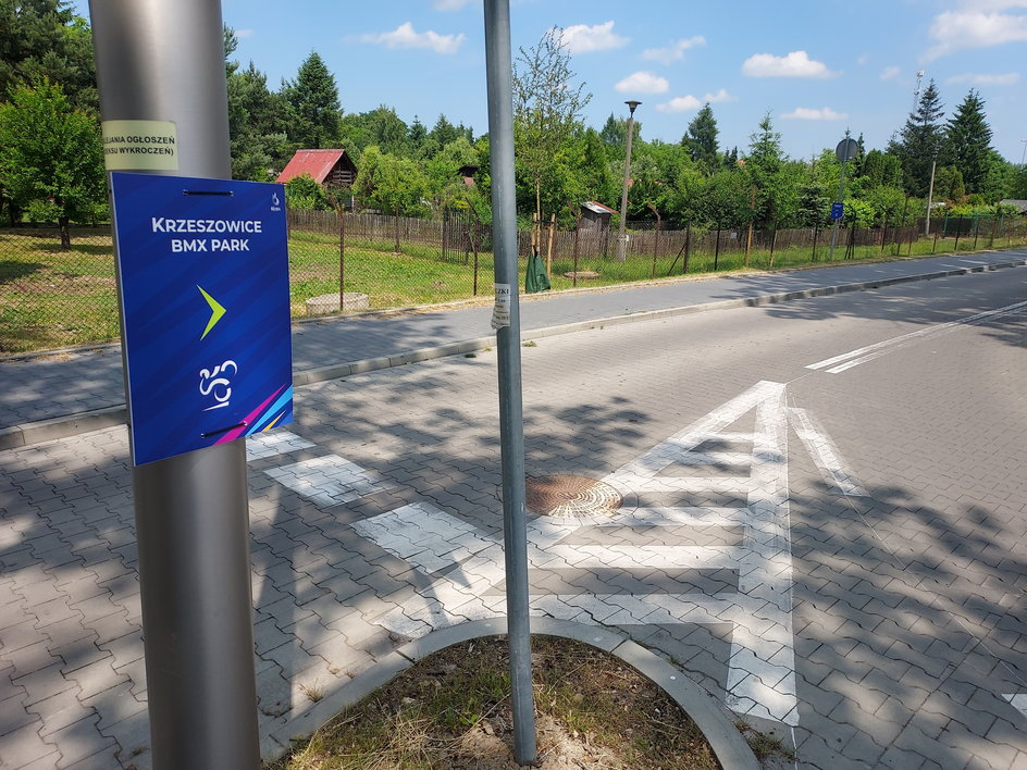 Znaki prowadzące na obiekt IE w Krzeszowicach