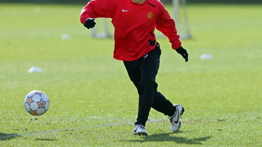 FBL-EUR-C1-MAN UTD-LYON-TRAINING