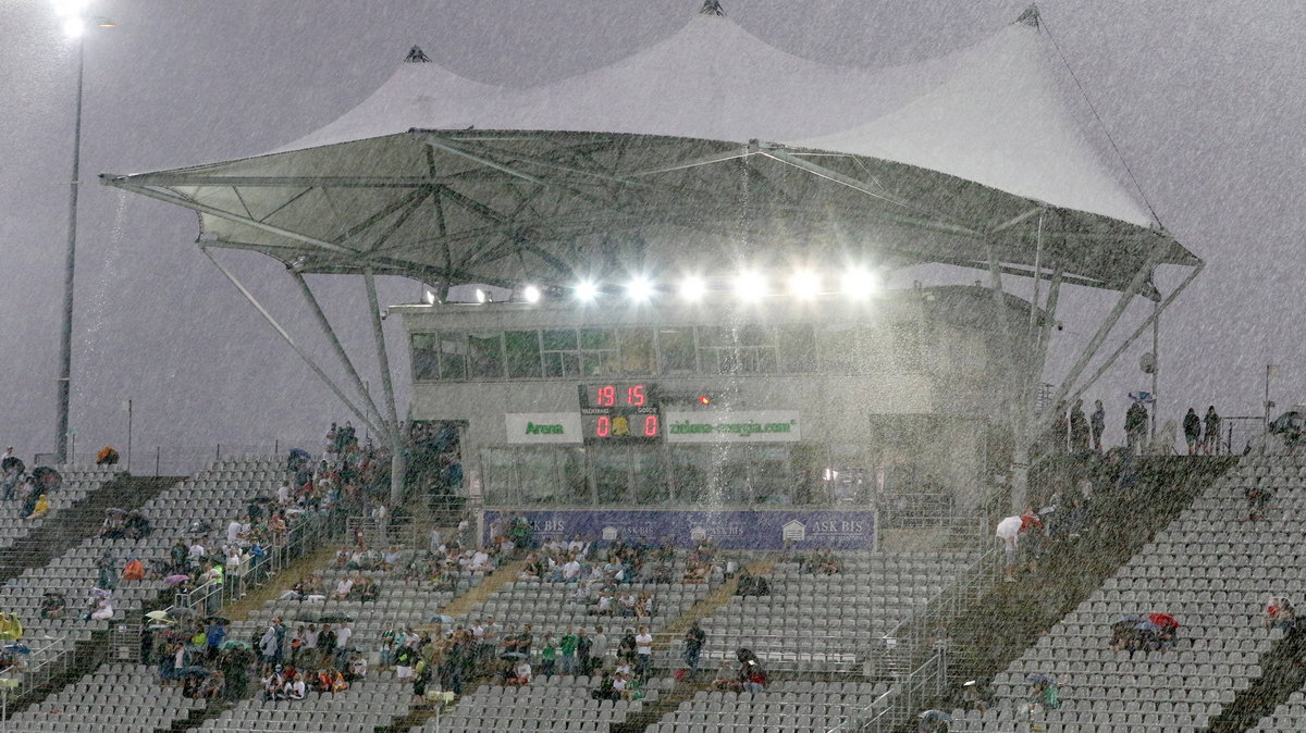 Opady deszczu nad stadionem Włókniarza Częstochowa