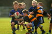 Dzieci grają w rugby