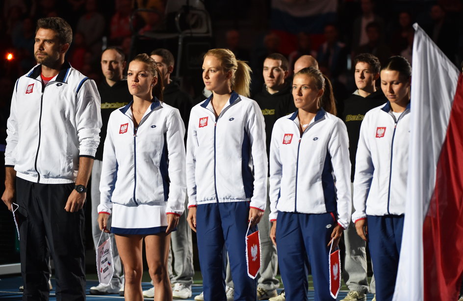 Reprezentacja Polski - (od lewej) kapitan Tomasz Wiktorowski, Agnieszka Radwańska, Urszula Radwańska, Alicja Rosolska i Klaudia Jans-Ignacik