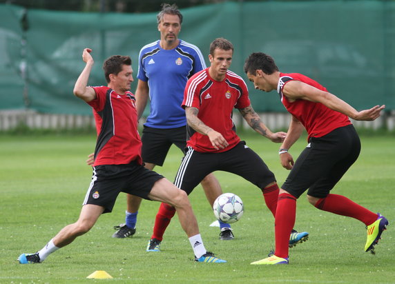 PIŁKA NOŻNA LM TRENING PIŁKARZY WISŁY