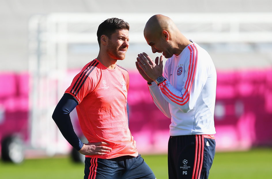 Xabi Alonso (L) i Pep Guardiola