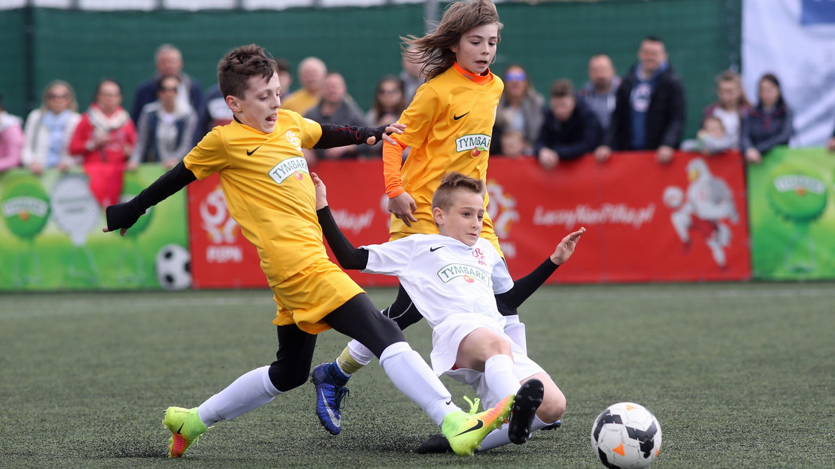 Z podwórka na stadion