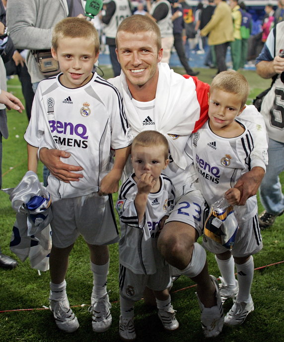 Brooklyn Beckham z tatą i braćmi w 2007 roku