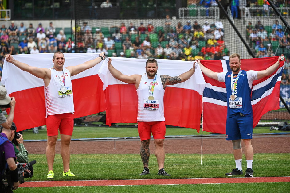 Paweł Fajdek (w środku) w Eugene nie miał sobie równych – zdobył 5. tytuł mistrza świata