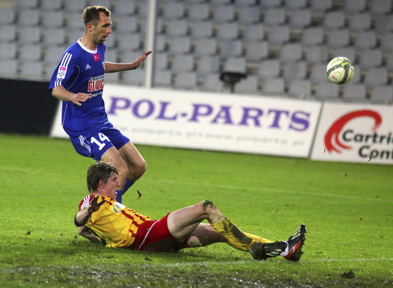 PIŁKA NOŻNA LIGA POLSKA KORONA KIELCE PIAST GLIWICE (Jacek Kiełb Adrian Klepczyński)