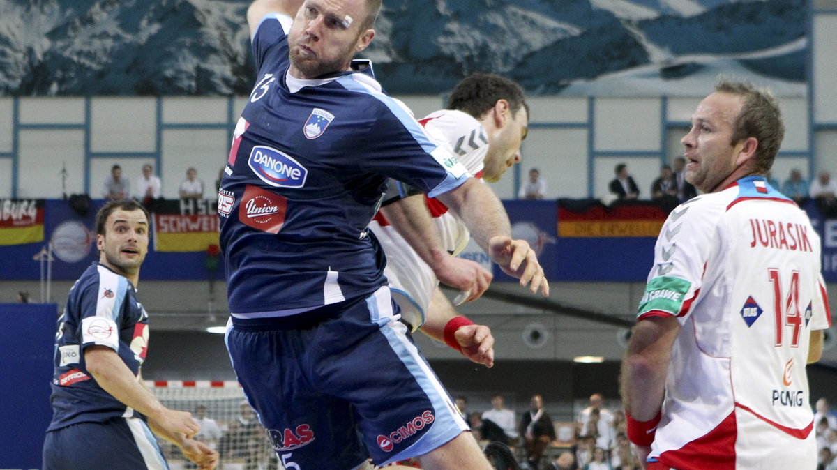 2010-01-22T194554Z_01_POP21_RTRIDSP_3_HANDBALL-AUSTRIA.jpg