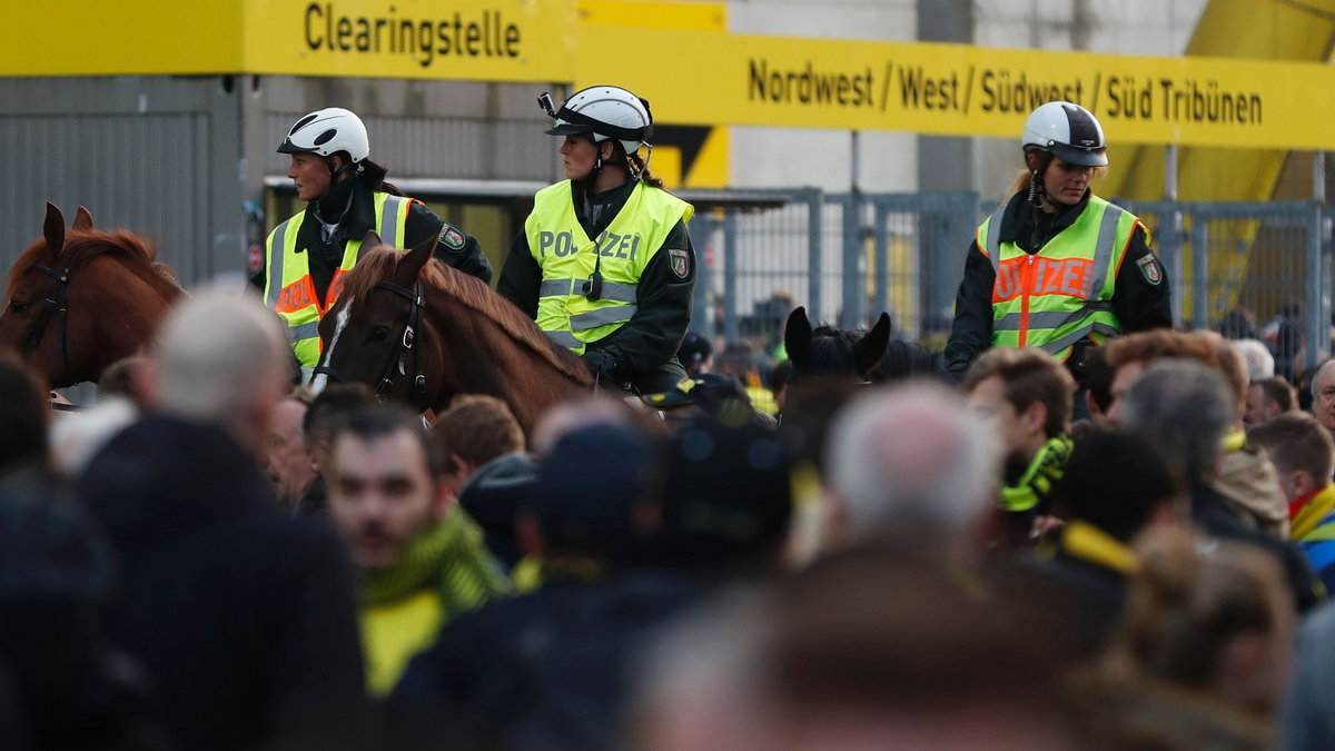 Autokar klubowy Borussii Dortmund zaatakowany. Jedna osoba ranna