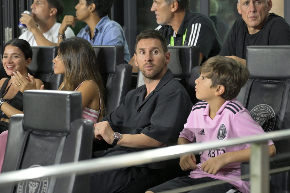 Leo Messi z rodziną na meczu
