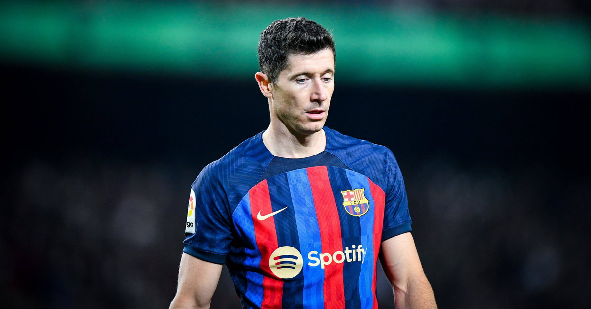 This is the reason for the weakness of Robert Lewandowski’s game.  The Spaniards are convinced