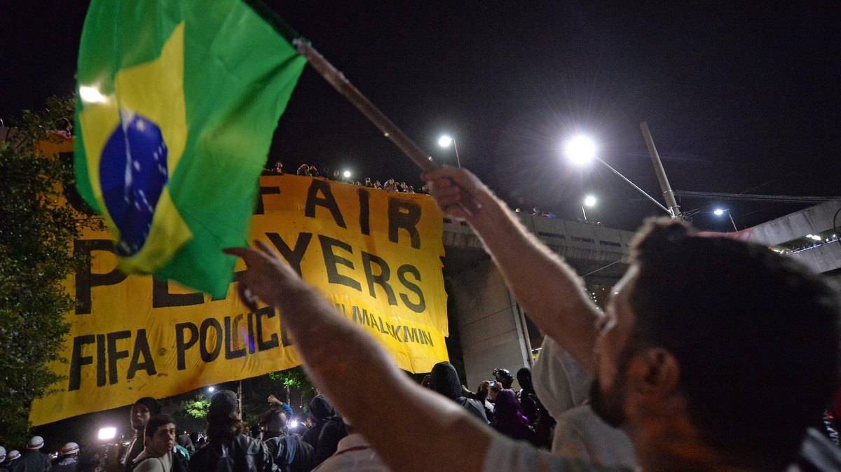 Brazylijczycy protestujący w Sao Paolo przeciw mundialowi