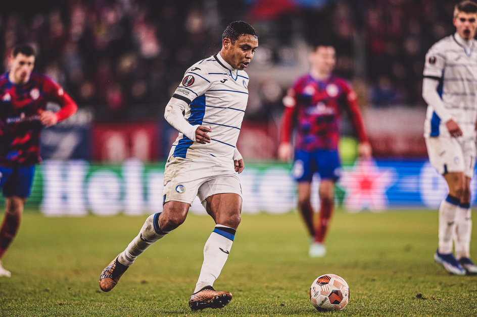 Luis Muriel podczas meczu Rakowa z Atalantą