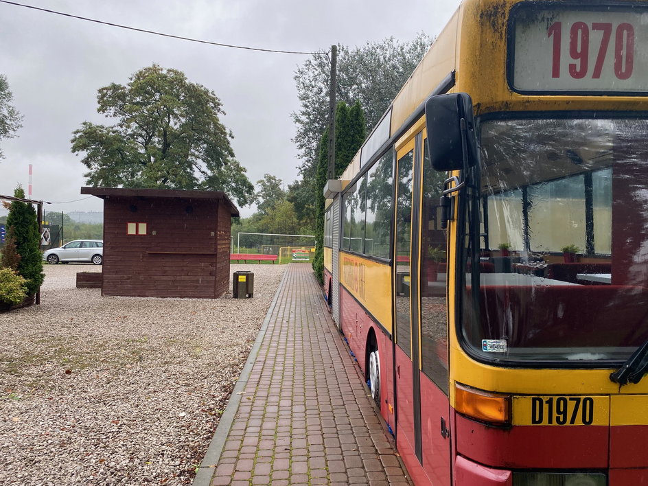 Miejski autobus-kawiarnia na terenie Delty Warszawa