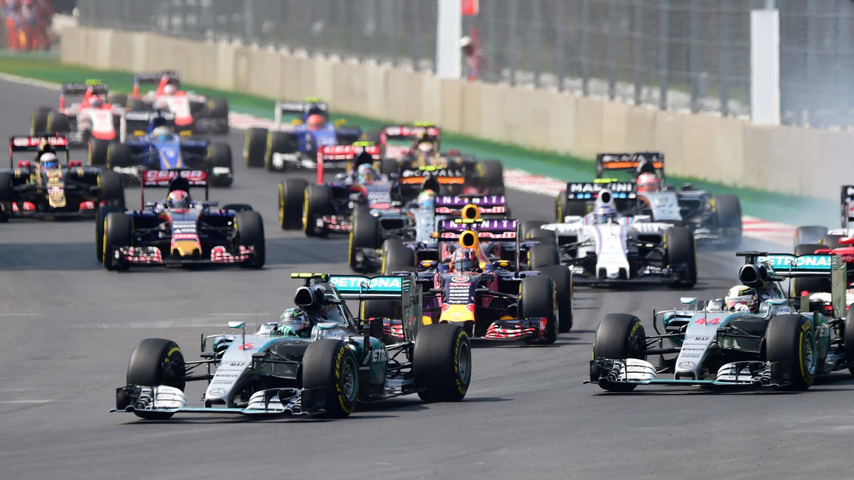 Nico Rosberg i Lewis Hamilton na czele stawki