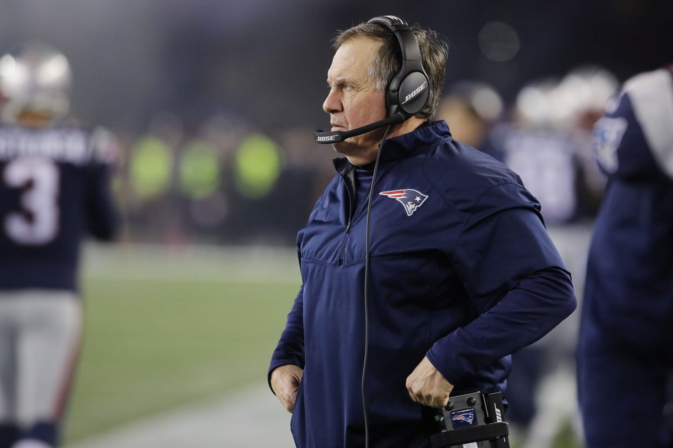 Bill Belichick stanie przed szansą na szóste mistrzostwo w karierze. Tylesamomają legendarni Curly Lambeau i George Halas,ale zdobywali je głównie jednak w latach 20. 30. i 40, czyli przed "erą Super Bowl" i w czasach, gdy ligę tworzyło góra kilkanaście drużyn. Dziś w NFL występuje ich 32.