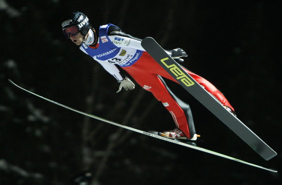 2010-02-03T175101Z_01_VIE56_RTRIDSP_3_SKIJUMPING-GERMANY.jpg