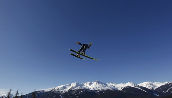 2010-02-19T194406Z_01_OLYKP023_RTRIDSP_3_OLYMPICS-SKI-JUMPING.jpg