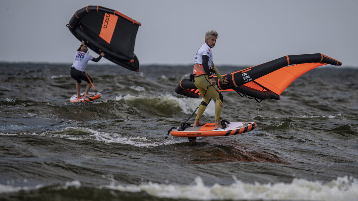 Wingfoil na falach w Krynicy Morskiej