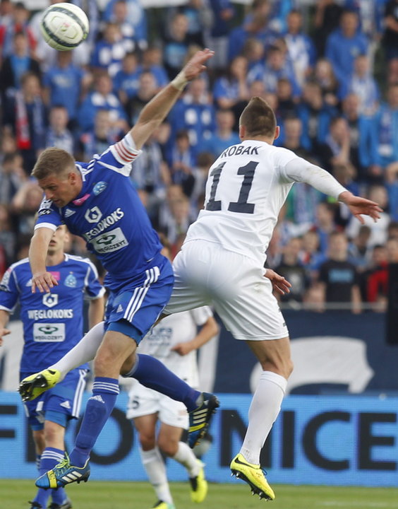 PIŁKA NOŻNA EKSTRAKLASA RUCH CHORZÓW POGOŃ SZCZECIN ( Marcin Malinowski Marcin Robak )