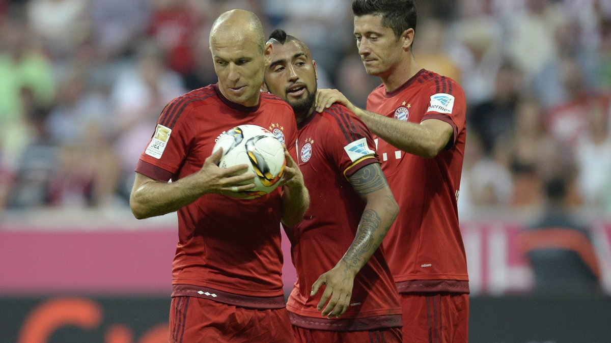 Arjen Robben (z lewej) i Robert Lewandowski (z prawej)