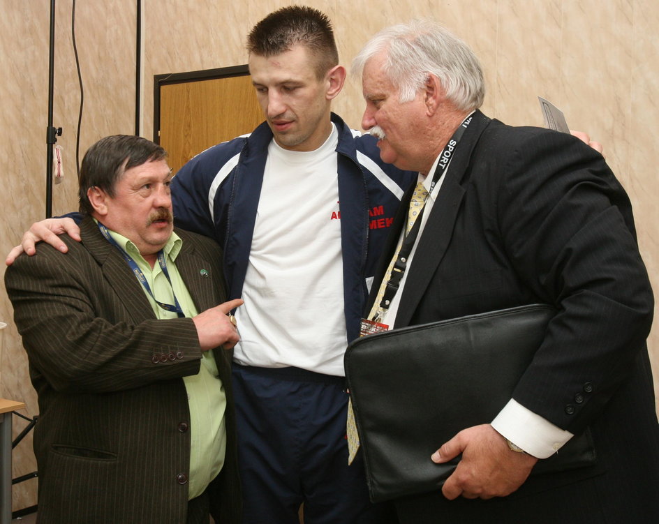 Henryk Średnicki (z lewej) i Tomasz Adamek (w środku)