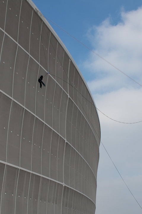 WROCŁAW SKOKI NA LINIE Z DACHU STADIONU