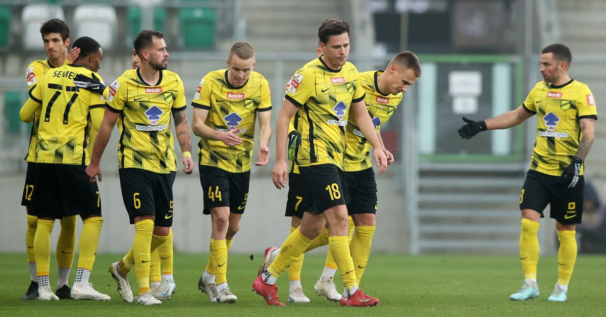 Czystki w Wieczystej Kraków. Pięciu piłkarzy na wylocie. Znamy listę