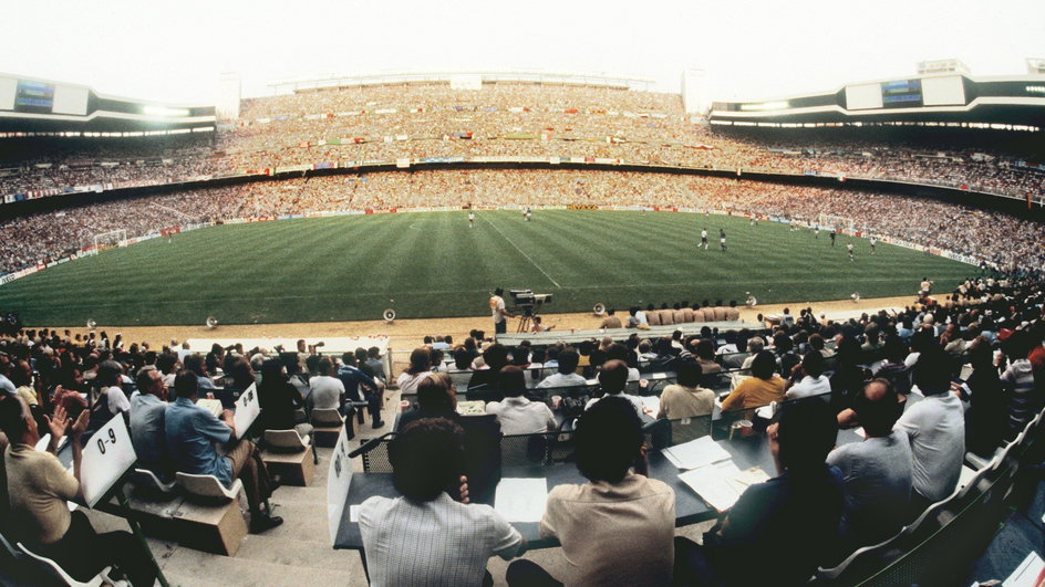 10. Santiago Bernabeu - 120,000