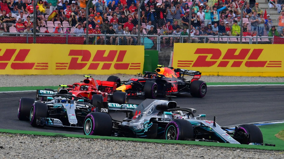 32 miejsca na podium z 33 w tym sezonie zajęli kierowcy Mercedesa, Ferrari i Red Bulla. Jedyny wyjątek stanowił Sergio Perez z Force India w Baku