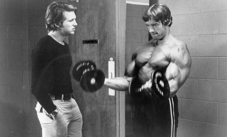 Arnold Schwarzenegger (z prawej)