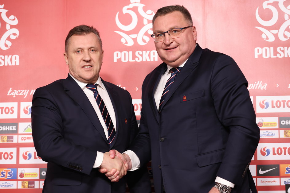 Cezary Kulesza (L) i Czesław Michniewicz (P) podczas ogłoszenia nazwiska nowego selekcjonera reprezentacji Polski