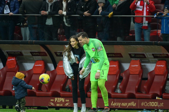 Wojciech Szczęsny z synem Liamem i żoną Mariną 3