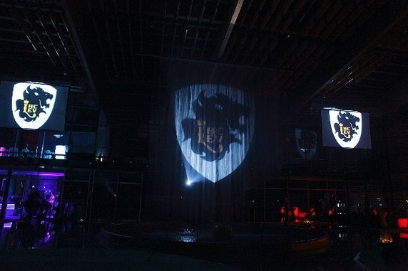 Pokaz laserowy w Aqua City - logo HC Lev