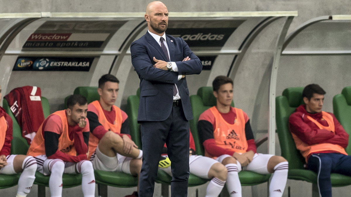 18901245 - PIŁKA NOŻNA EKSTRAKLASA ŚLĽSK WROCŁAW WISŁA KRAKÓW (Trener Wisły Kraków Maciej Stolarczyk )