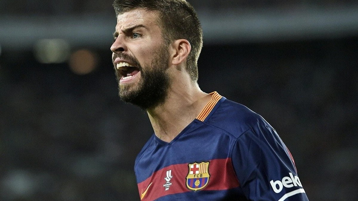 Gerard Pique broni Cesca Fabregasa przed oskarżeniami